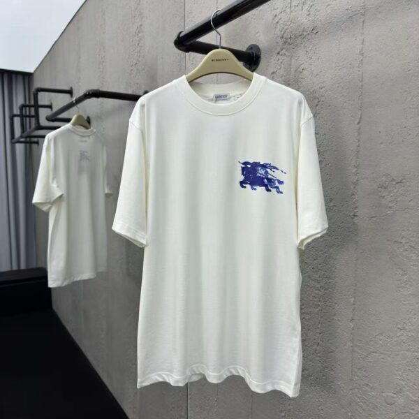 AAA+ Burberry 25 new equestrian knight logo printed high-end casual cotton short-sleeved T-shirt Replica | 1:1 Copy with In-Hand Pics