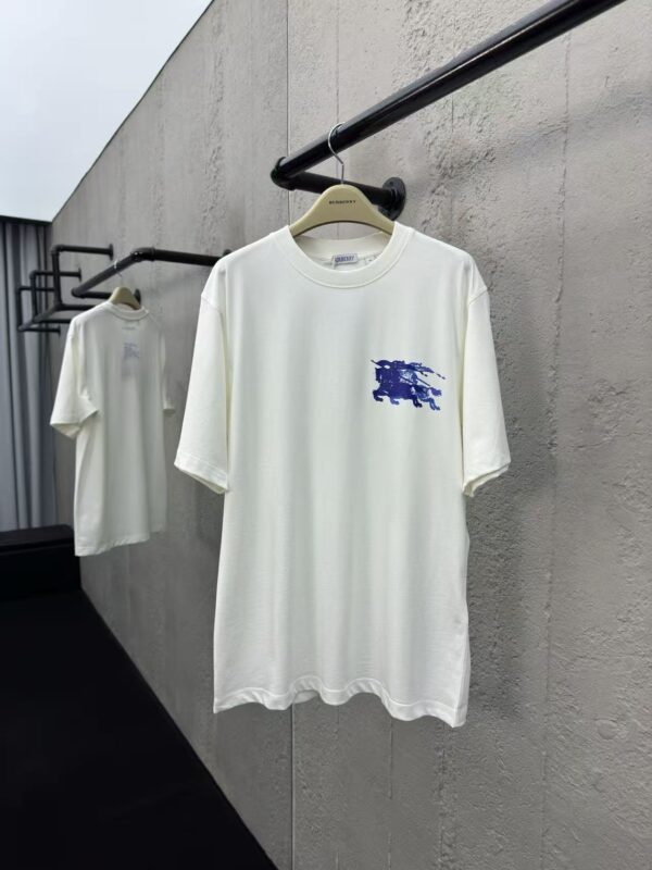 AAA+ Burberry 25 new equestrian knight logo printed high-end casual cotton short-sleeved T-shirt Replica | 1:1 Copy with In-Hand Pics
