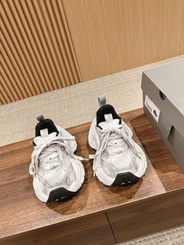 AAA+ Balenciaga 10 XL White and Black 784342 W2MV2 9110 Replica Sneakers – 1:1 Best Copy with In-Hand Photos